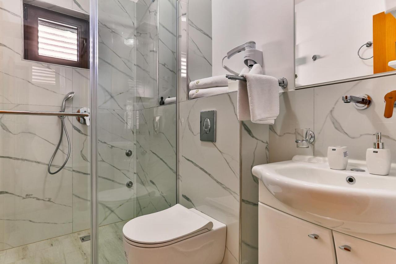 Villa Dvor Kornic Budva Luaran gambar