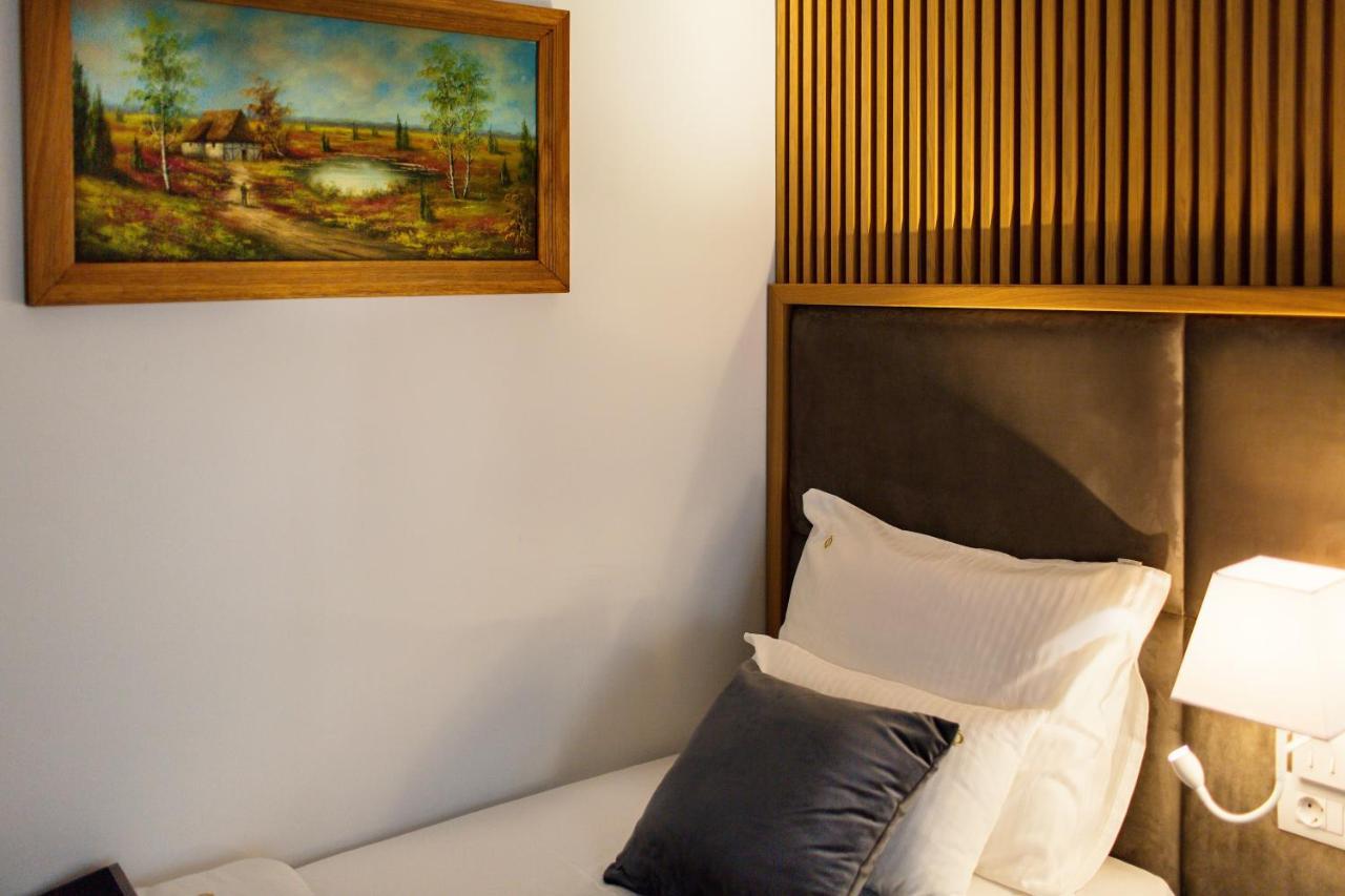 Villa Dvor Kornic Budva Luaran gambar