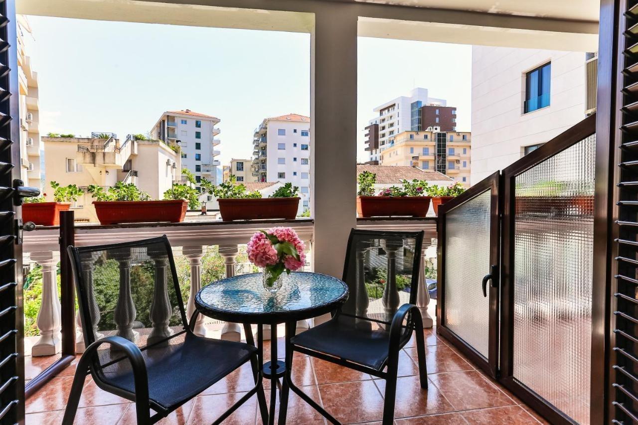 Villa Dvor Kornic Budva Luaran gambar