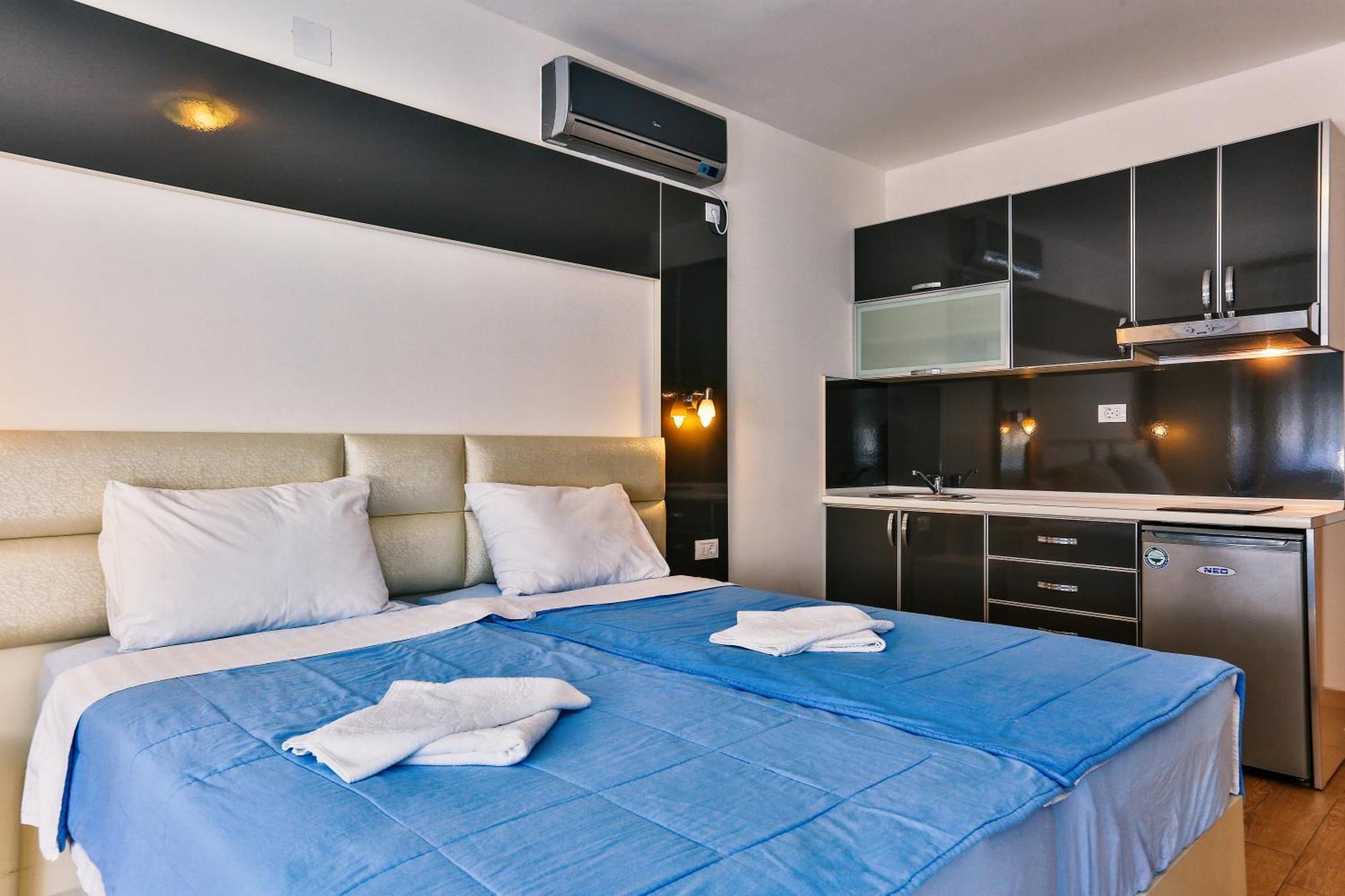 Villa Dvor Kornic Budva Bilik gambar