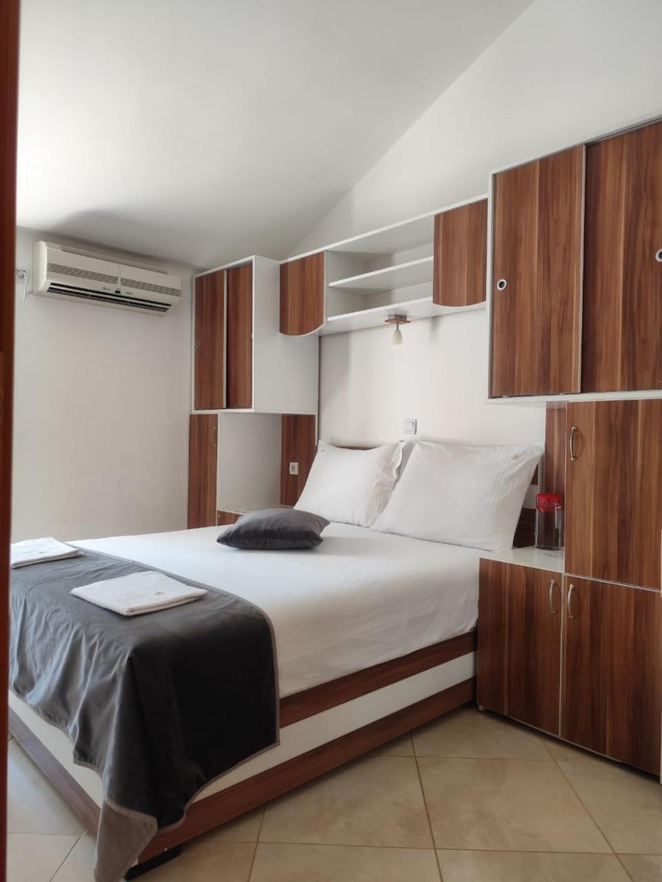 Villa Dvor Kornic Budva Luaran gambar