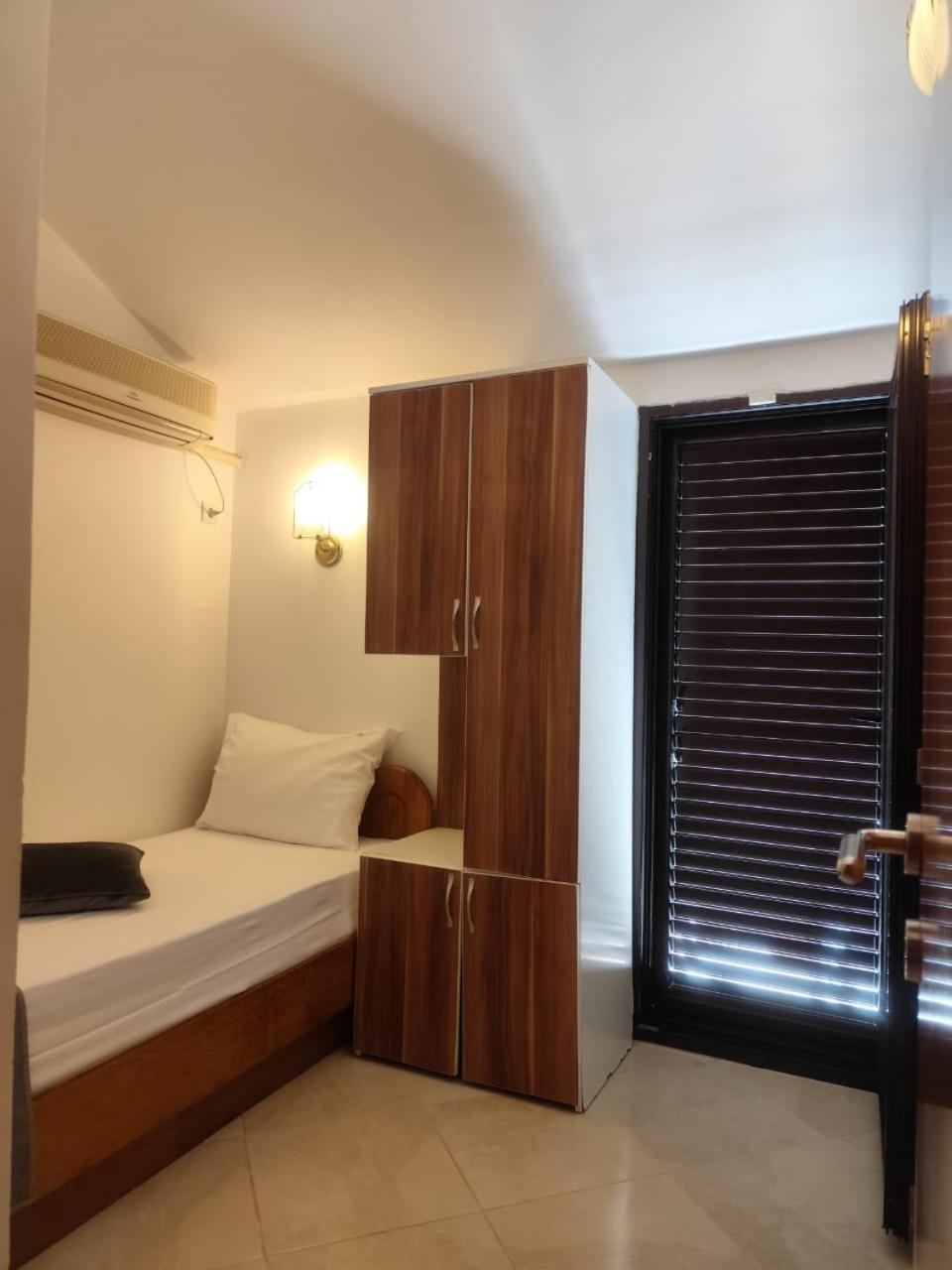 Villa Dvor Kornic Budva Luaran gambar